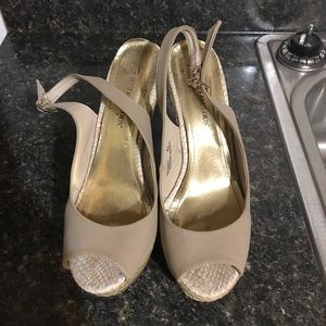 Tan size 8.5 heel